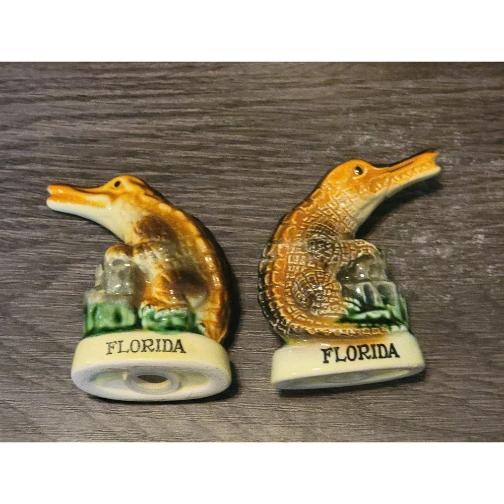 ALLIGATOR Ceramic Salt/Pepper Shakers Vintage FLORIDA Souvenir Japan Gator READ